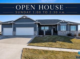 8209 E Willow Leaf St, Sioux Falls, SD 57110