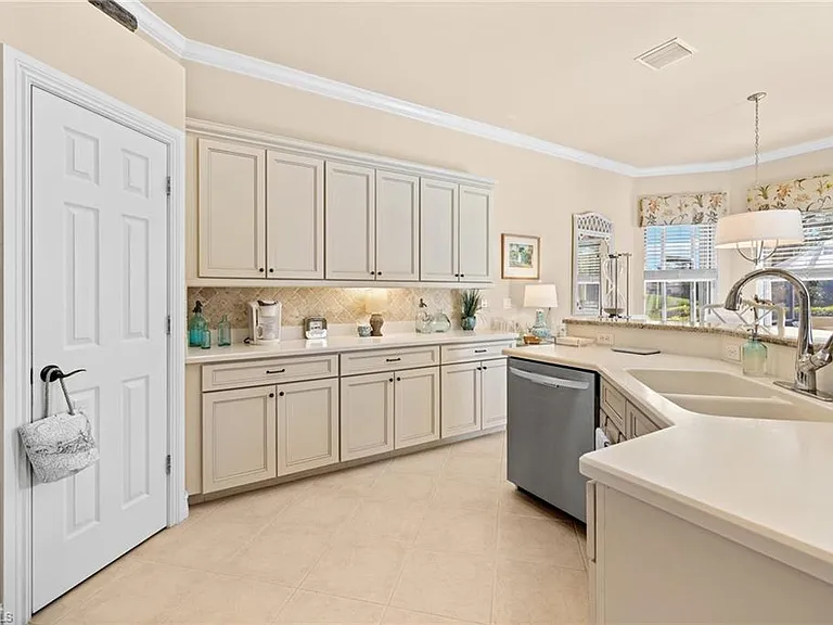 6737 Bent Grass Dr — Photo 10