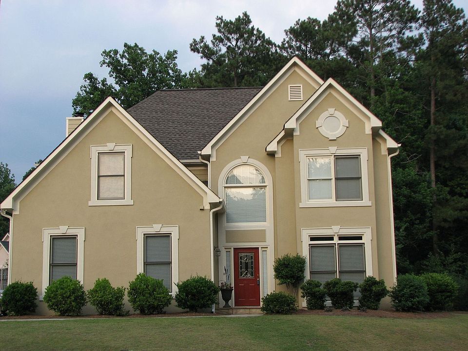 Sought after Towne Lake Community