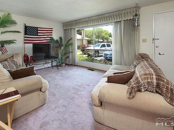 4th image of 968 Crestwood Dr