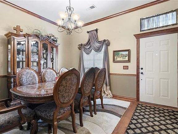 3rd image of 11219 Lake Park Dr