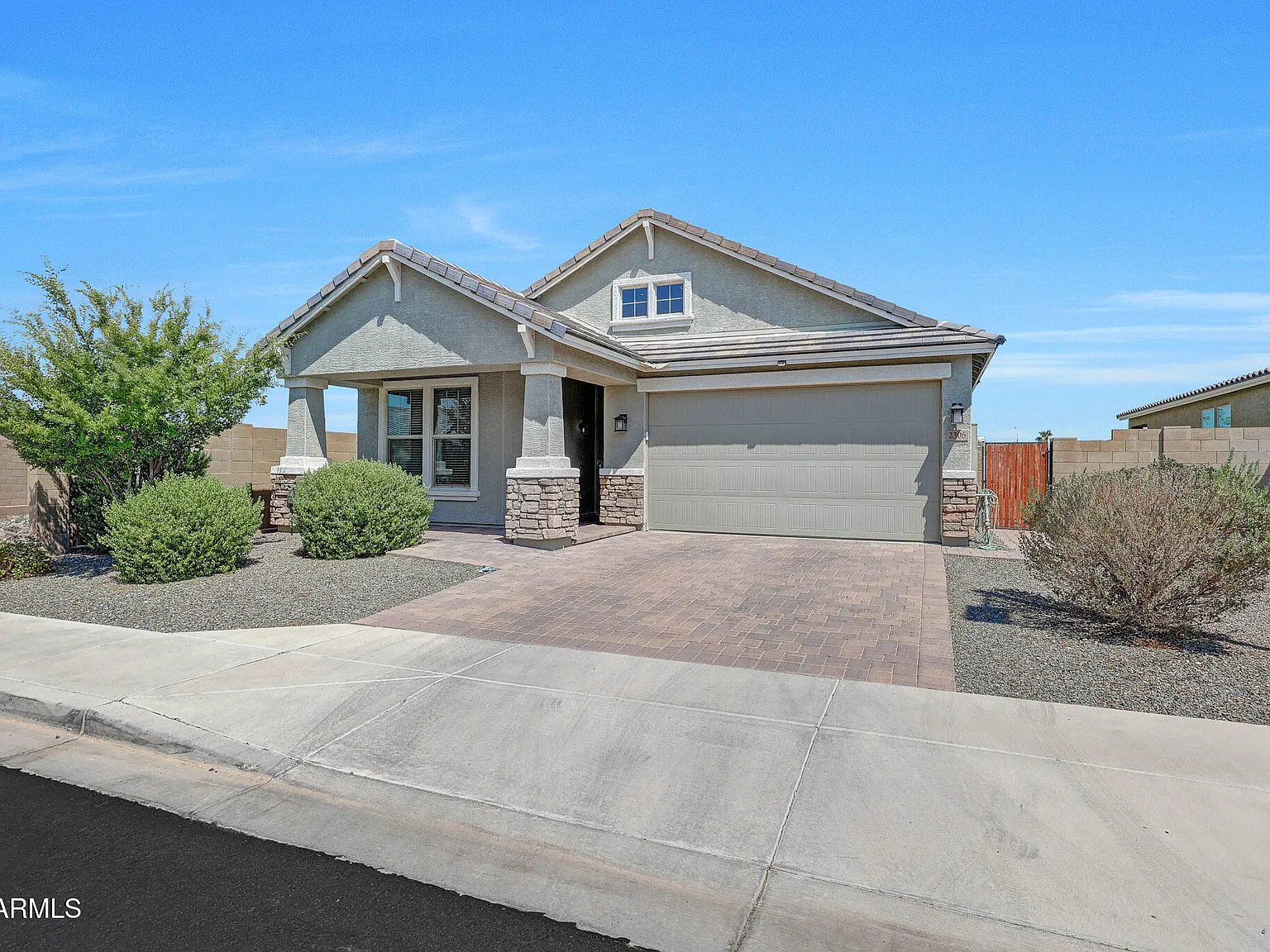3 bed, 2.0 bath, 1902 sqft, $2,600 — Photo 2