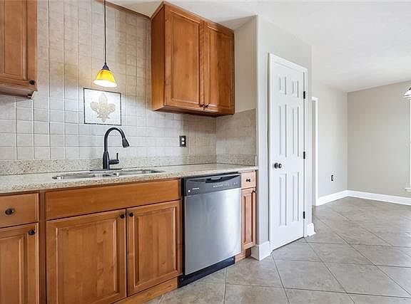 3rd image of 3425 Dauterive Dr