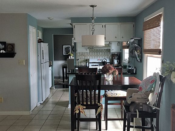 5th image of 35 Burton Ln