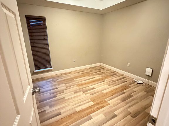 5th image of 14443 Bywood Ave