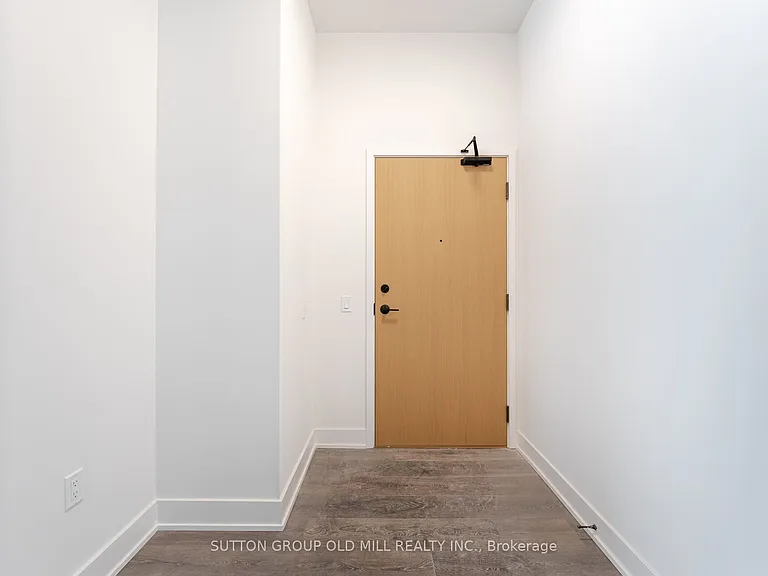 204 Burnhamthorpe Rd E #104 — Photo 7
