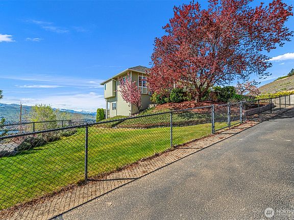 4th image of 591 Daniels Drive NE