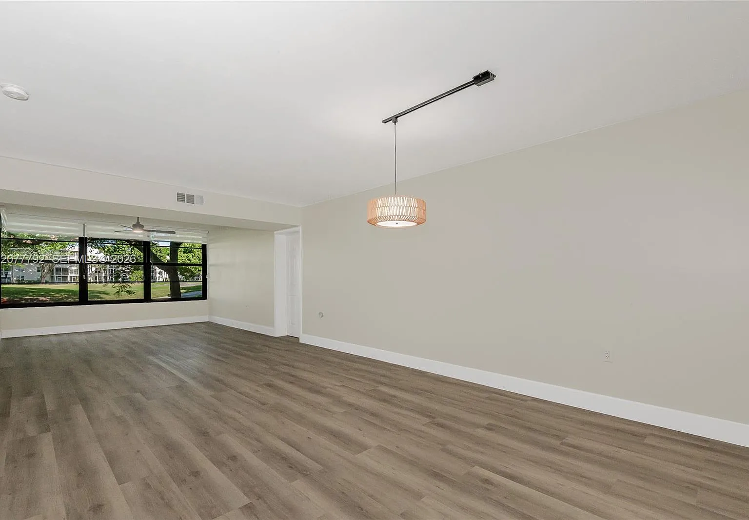 Condo 24 Of Whitehall Con — Photo 2