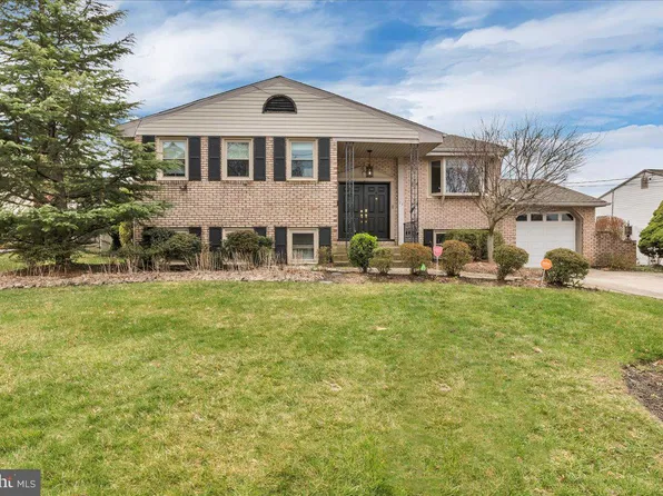 23 Pebble Ln, Cherry Hill, NJ 08002