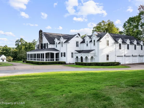 2037 E La Plume Rd, Dalton, PA 18414