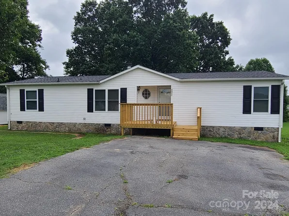 2470 Albany Dr #18, Newton, NC 28658