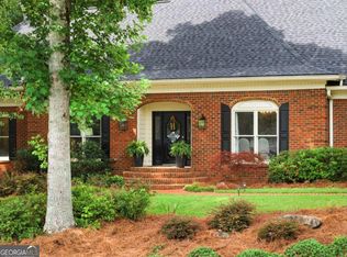 1040 Finnsbury Dr, Roswell, GA 30075
