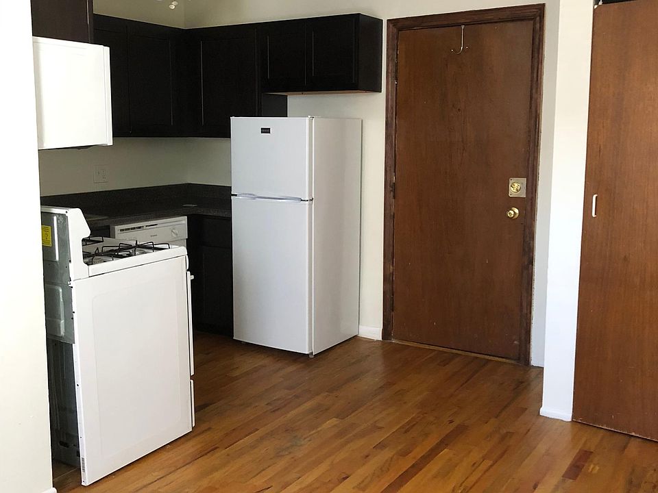 2nd image of 4614 N Malden St