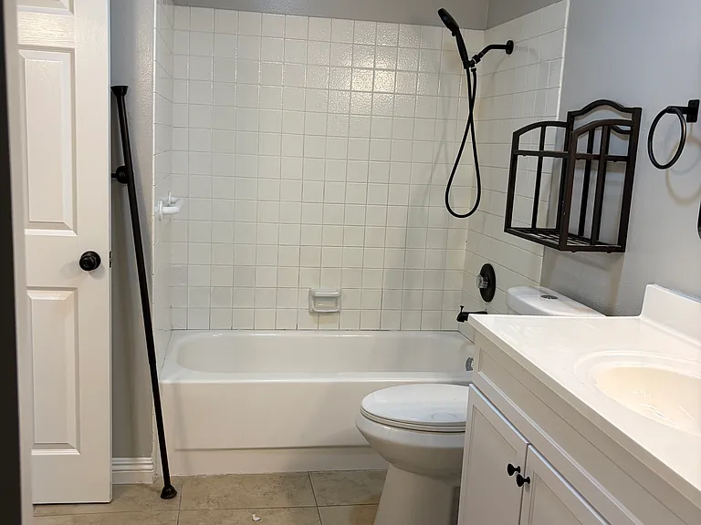 1404 N Tustin Ave #Y3 — Photo 4