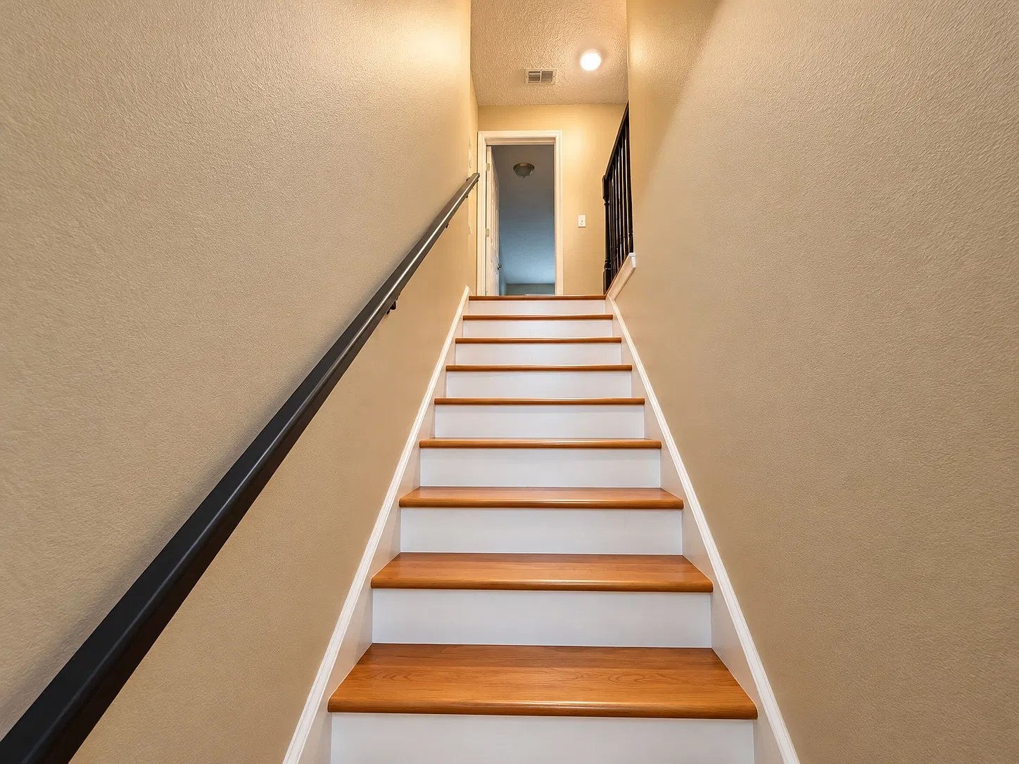 3 bed, 2.5 bath, 1465 sqft, $2,600 — Photo 4