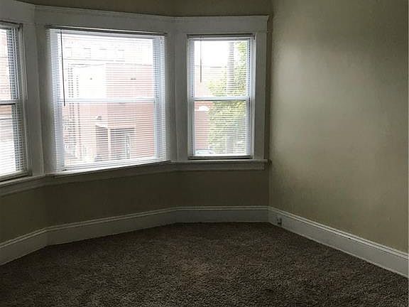 4th image of 1382 Gladys Ave