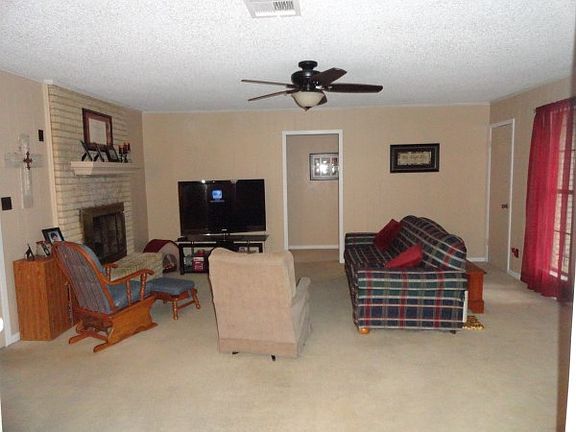 3rd image of 109 Goliad St