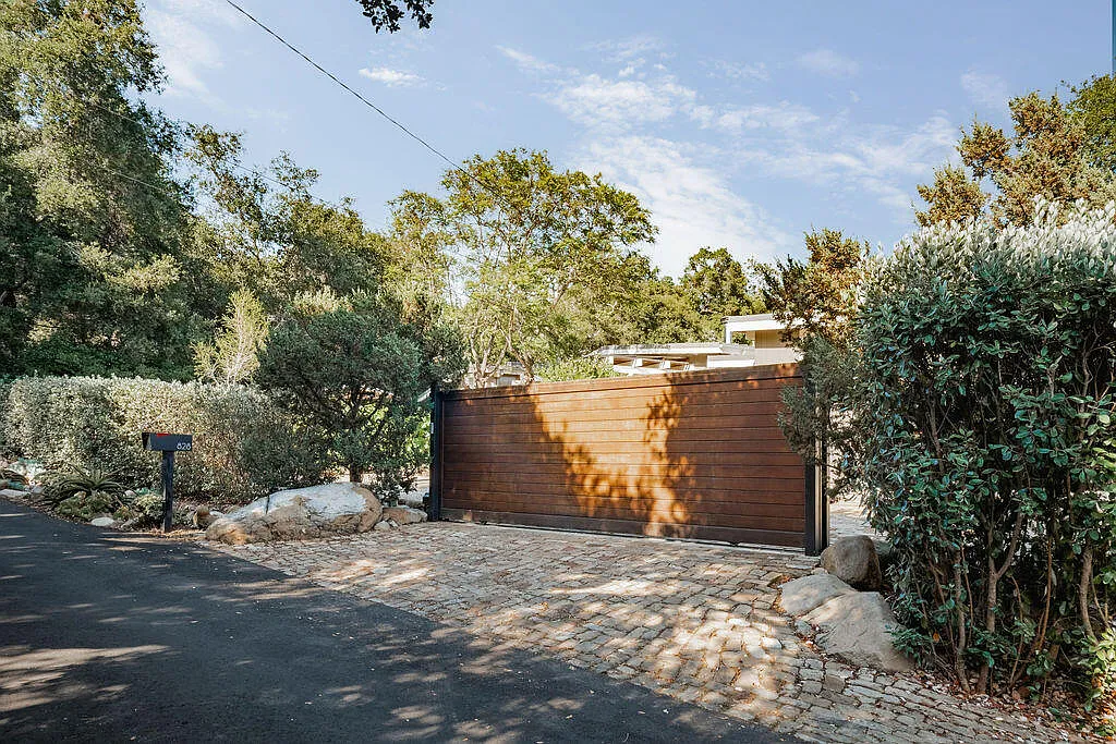 Building Photo - 828 Tornoe Rd
