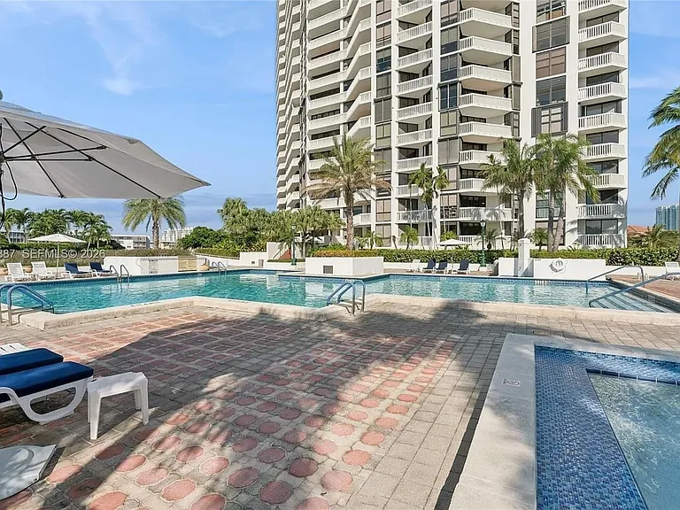 1000 W Island Blvd #2806 — Photo 36