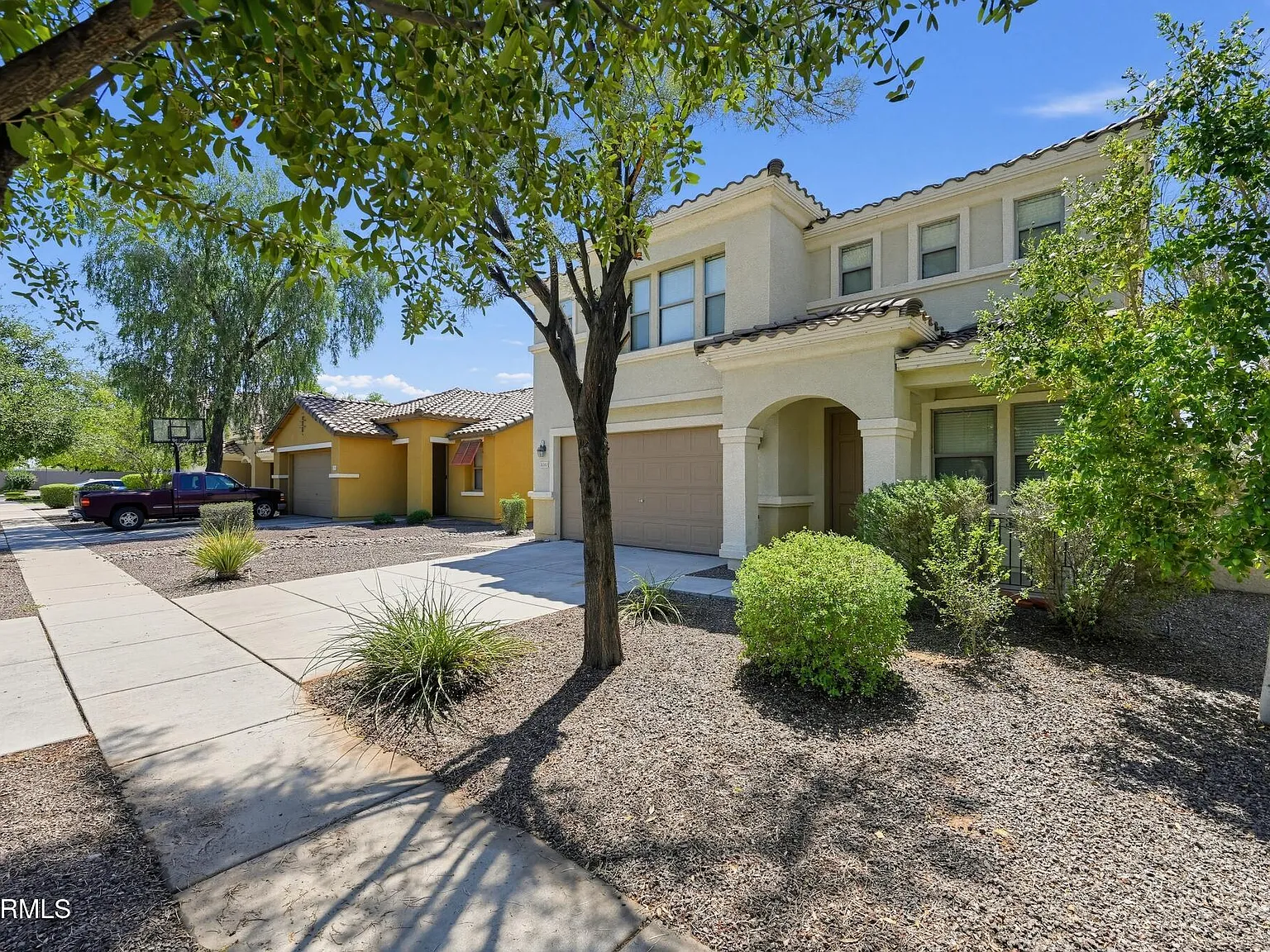 4 bed, 2.5 bath, 2623 sqft, $3,000 — Photo 2