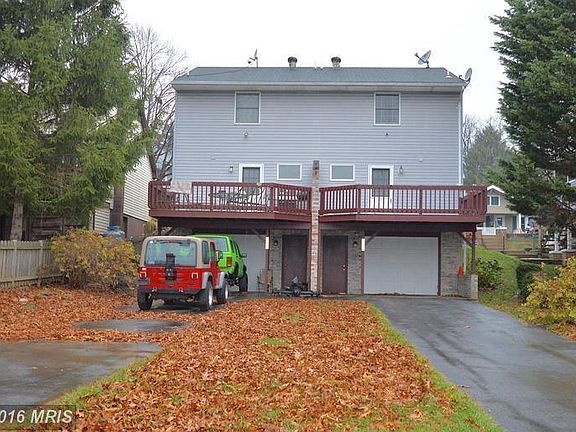 2nd image of 850 Dewey Ave