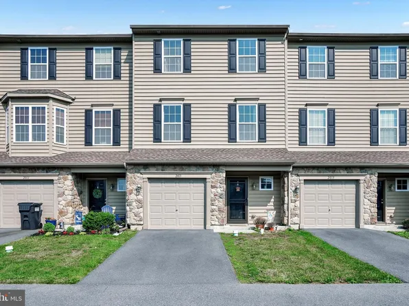 2013 Crown Mill Dr, Mohrsville, PA 19541