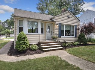 1651 Lyndhurst Rd, Lyndhurst, OH 44124