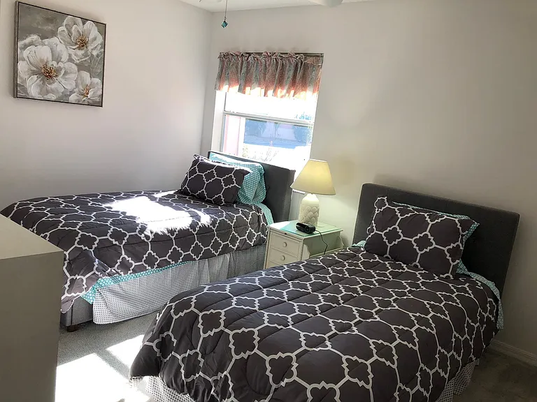 916 Mendoza Blvd — Photo 7