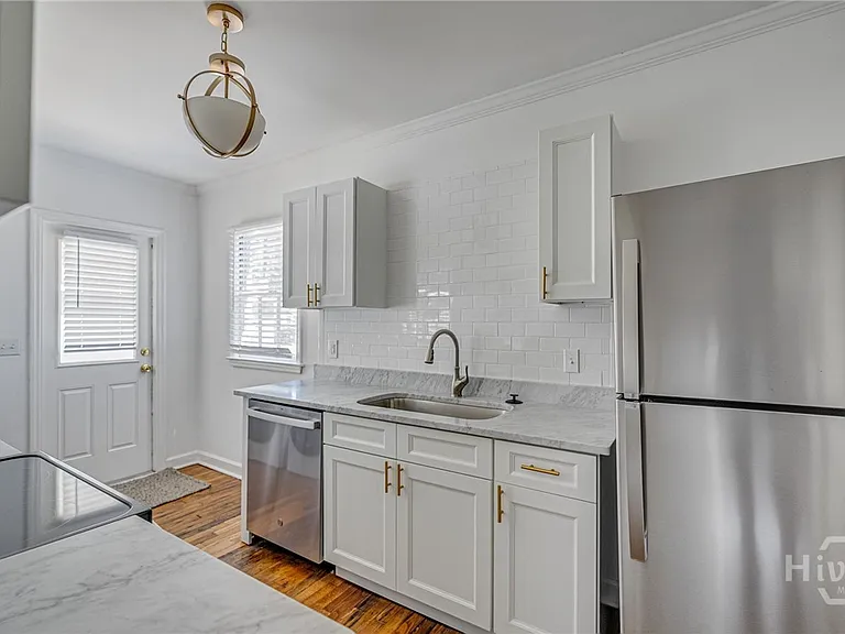 2142 E 42nd St — Photo 10