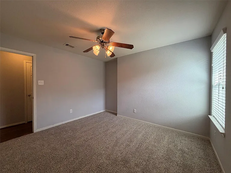 8023 Clover Leaf Dr — Photo 23