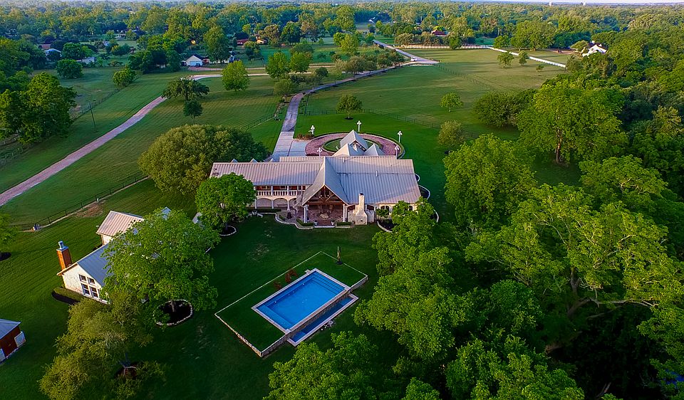 1st image of 6806 Country Ln