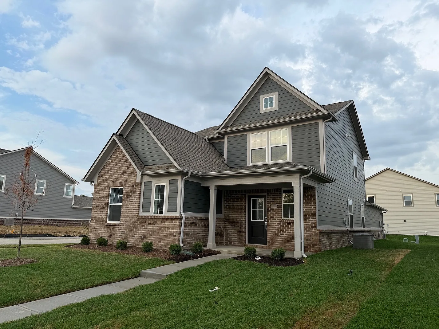 4 bed, 2.5 bath, 2255 sqft, $2,475 — Photo 1