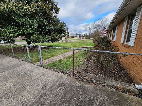 3rd image of 206 Whitfield Dr