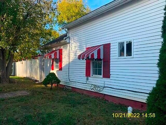 4th image of 1142 E Temple St