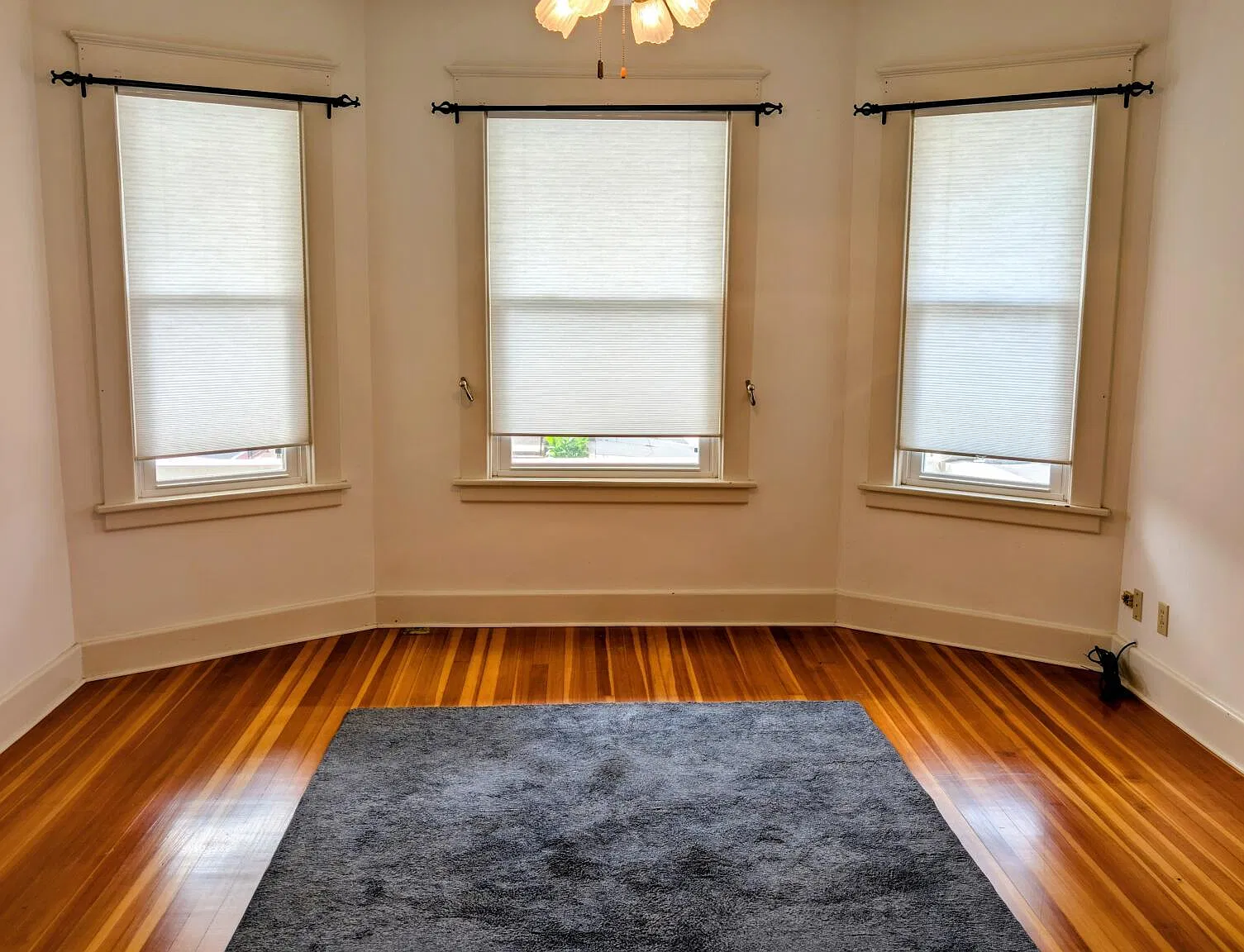 2 bed, 1.0 bath, 1300 sqft, $1,800 — Photo 4