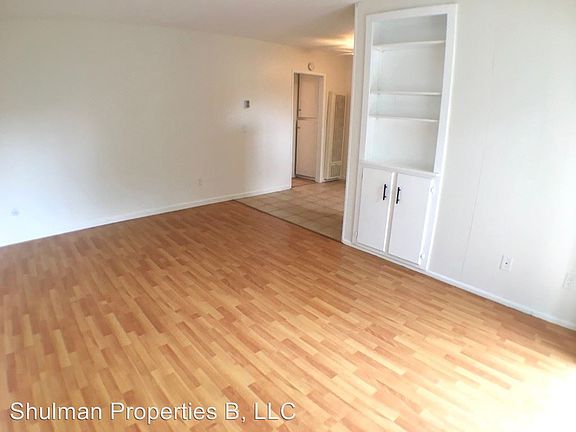 3rd image of 4657 32nd St APT 6
