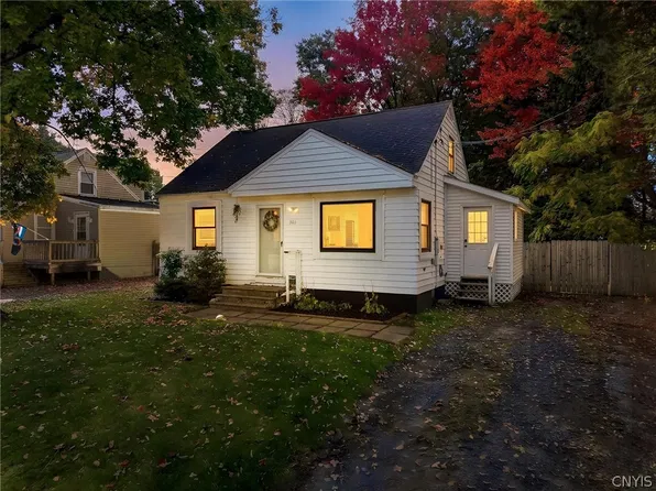 305 Richardson Dr, North Syracuse, NY 13212
