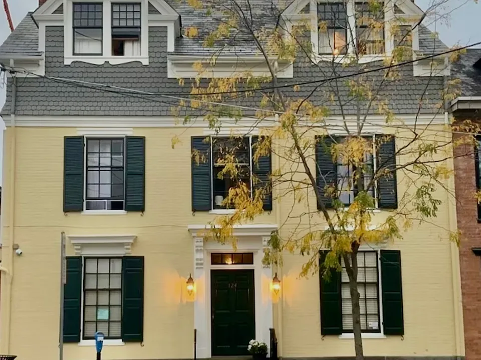 124 Carlisle St #2