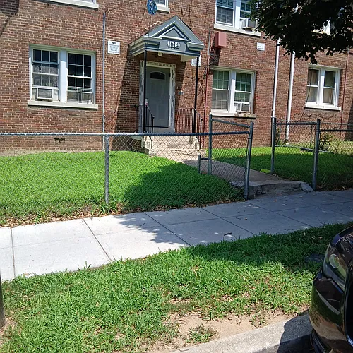 1614 R St SE #4 Photo 1