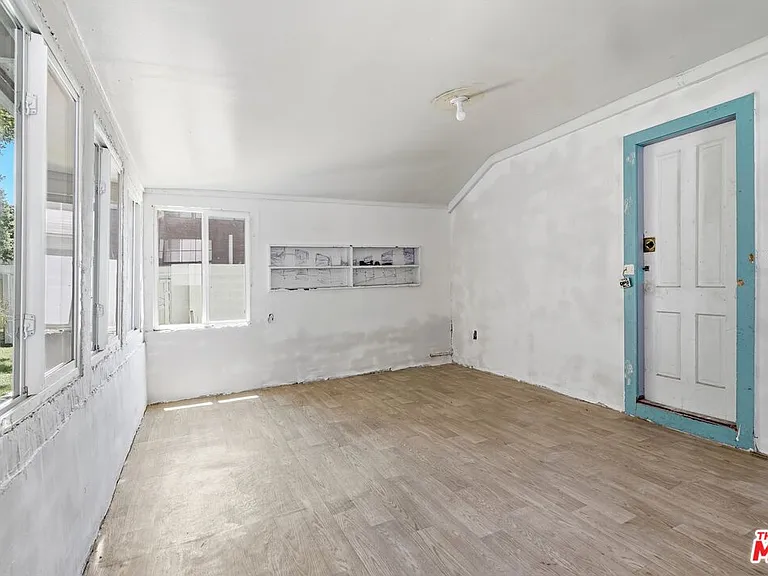 2938 Kansas Ave — Photo 37