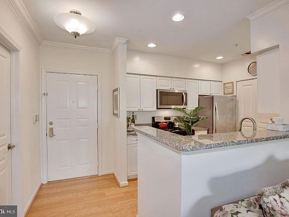 3rd image of 12913 Alton Sq APT 203