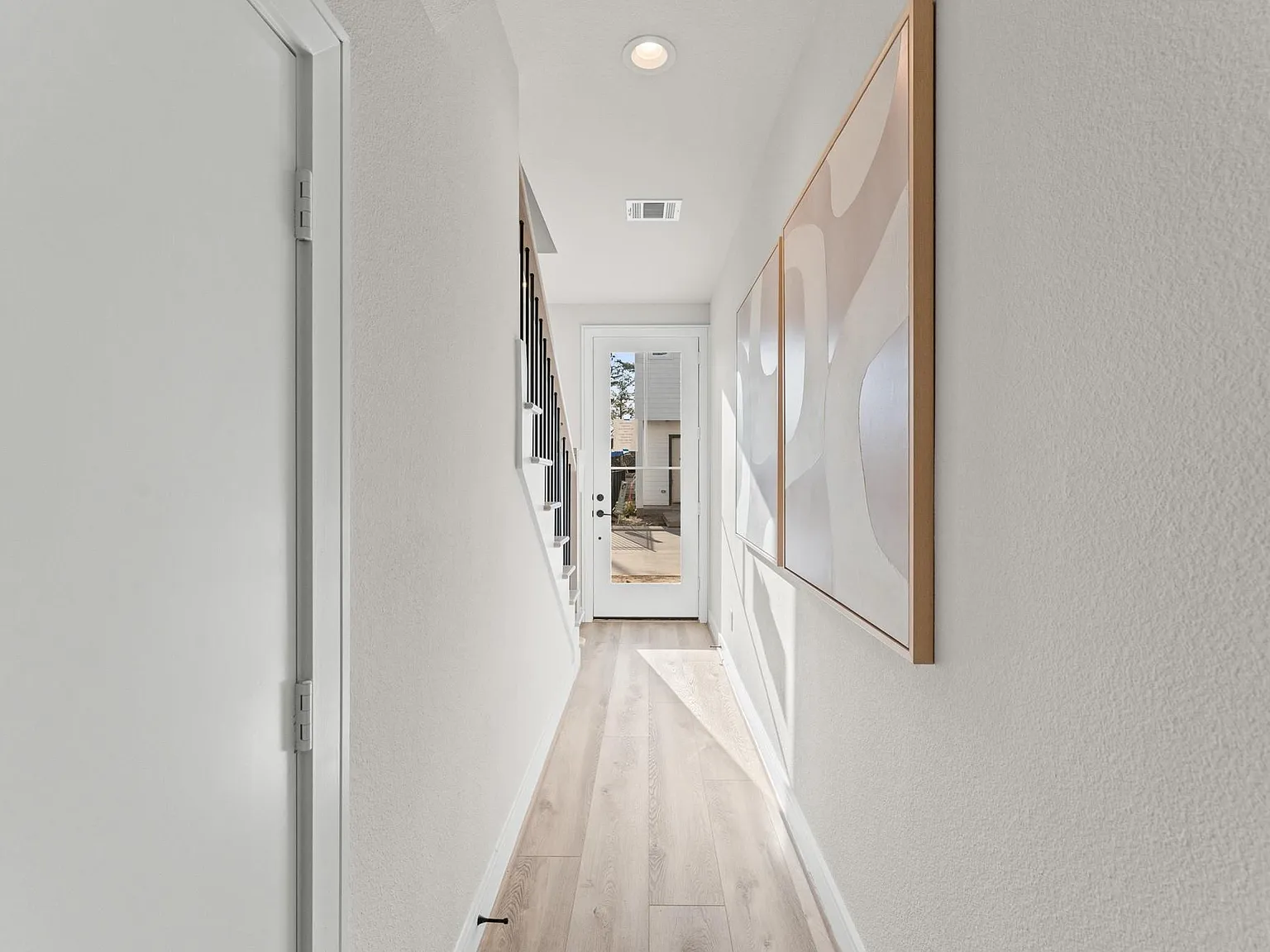 3 bed, 2.5 bath, 1458 sqft, $2,200 — Photo 4