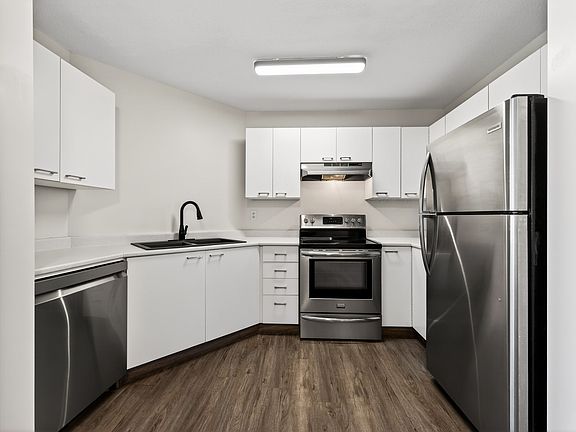 3rd image of 629 Lansdowne St #605