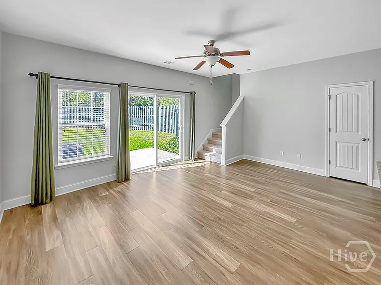 100 Regis Way — Photo 10