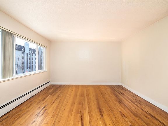 4th image of 900 N Washington St APT 303