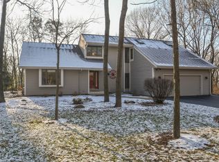 W320N1049 Butternut Ridge Ct, Delafield, WI 53018