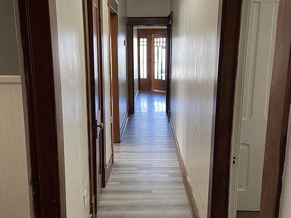 3rd image of 705 W Elm St