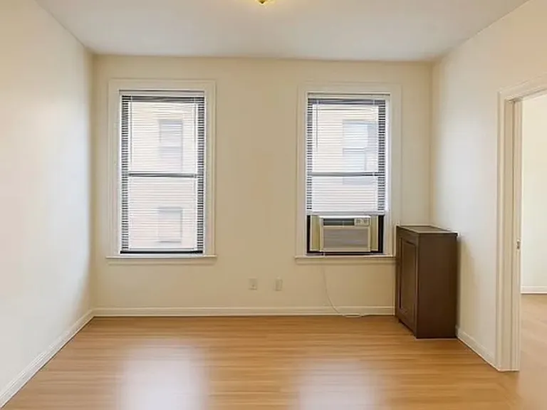 35-25 Crescent St #3R — Photo 3