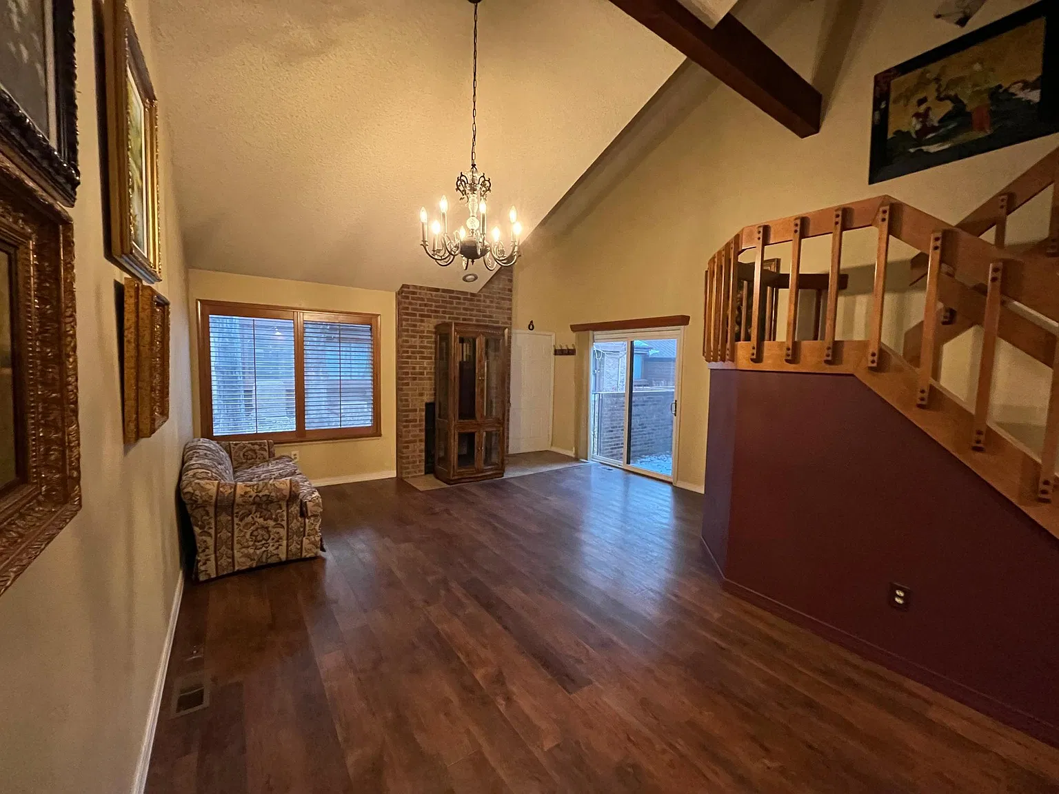 2 bed, 1900 sqft, $2,200 — Photo 1