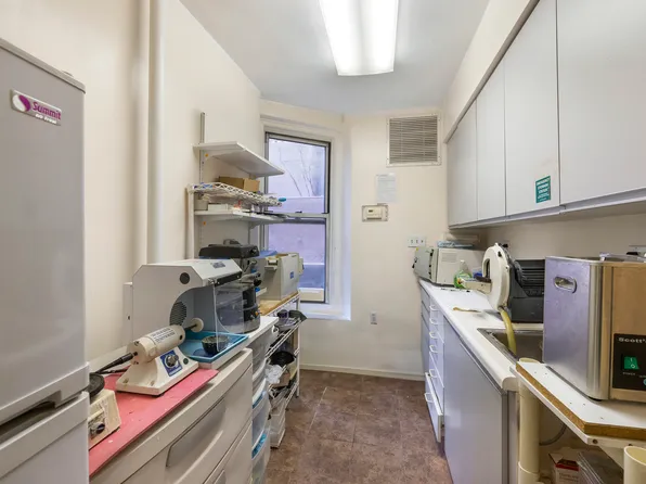 225 East 47th Street image 6 of 10